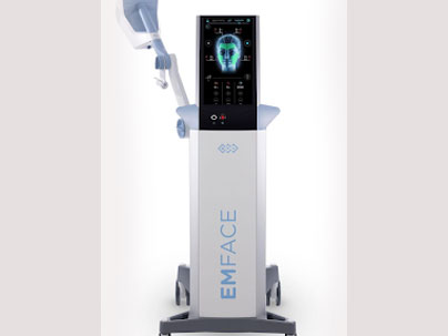 EMFace enjoying a comfortable and relaxing treatment | Ocean Clinic Marbella